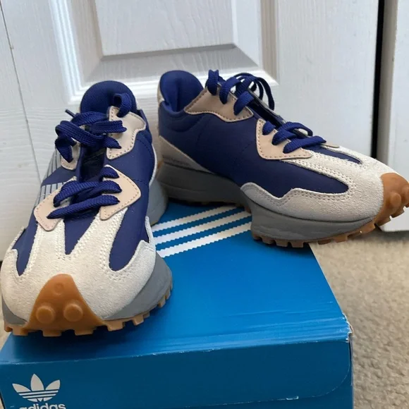 New Balance Blue and Cream Sneakers - Picture 2 of 4